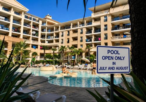 Stunning Sea View - Balcony - 2min to Beach - AC - WIFI - Pool