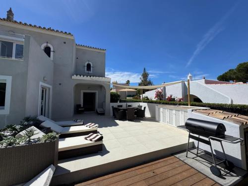 4 Bedroom Villa with Heated Pool close to Old Village