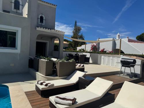4 Bedroom Villa with Heated Pool close to Old Village