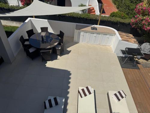 4 Bedroom Villa with Heated Pool close to Old Village
