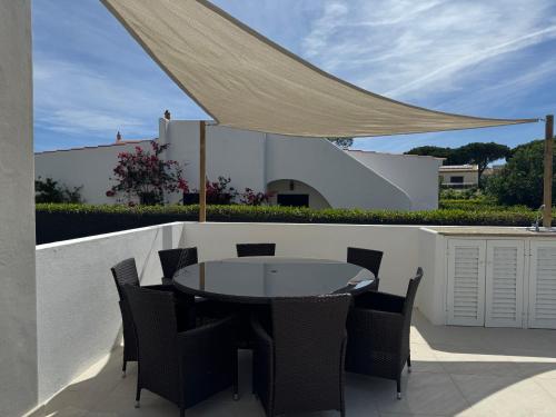 4 Bedroom Villa with Heated Pool close to Old Village