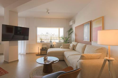 AIORA Urban Oasis - Sky Terrace, Jacuzzi & BBQ