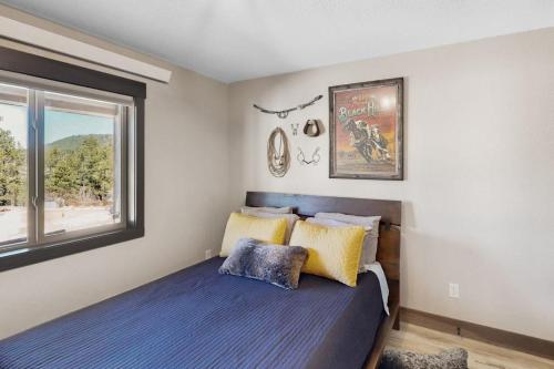 a bedroom with a bed and a window at Rost Place Round-Up in Sturgis
