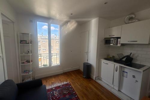 Balcony studio in the heart of 15th Arr