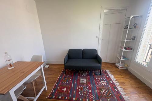 Balcony studio in the heart of 15th Arr