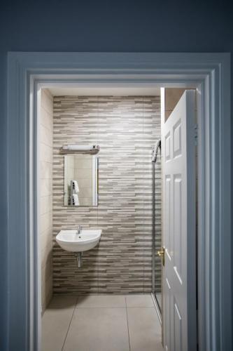 a bathroom with a sink and a mirror at Kerrigan's B&B in Mullingar