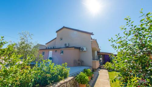 a house with a garden in front of it at Apartments Elle in Čitluk