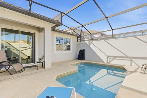 Large vacation home with pool access photo 3