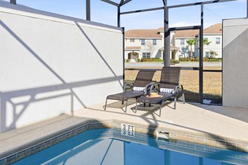 Large vacation home with pool access photo 7