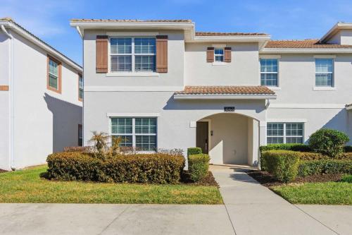 Large vacation home with pool access photo 21