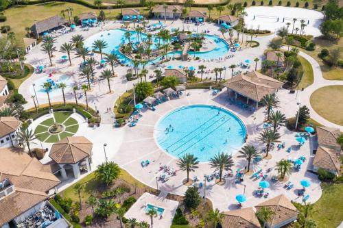 Large vacation home with pool access photo 27
