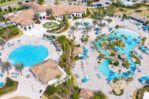 Large vacation home with pool access photo 28