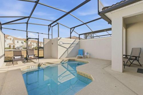 Large vacation home with pool access photo 30