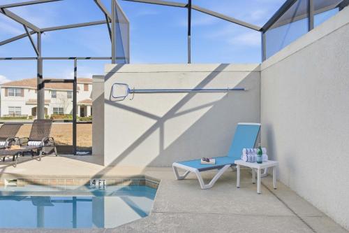 Large vacation home with pool access photo 32