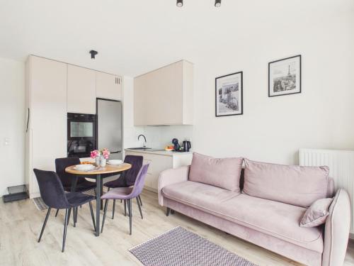 Metro Szwedzka Apartment AC & Parking by Solarento
