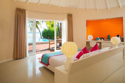 Posezení v ubytování Sun Siyam Vilu Reef with Free Transfer