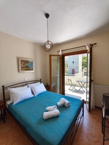a bedroom with a bed with two towels on it at Casa Stella in Mézapos