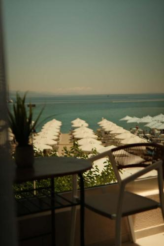 Nefeli-Beachfront -Apartment
