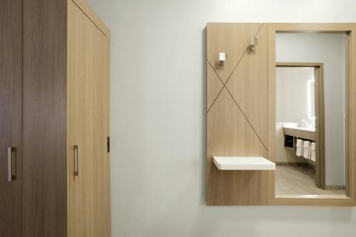 a bathroom with a mirror and a sink at Holiday Inn Express & Suites Morehead by IHG in Morehead