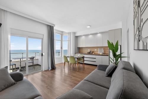 Foto Wave Beachfront Apartments 1