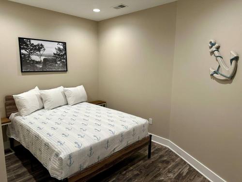 a bedroom with a bed in a room at River Stone Villa - 2Bedroom/2Bath - No Step Entry in Bellevue