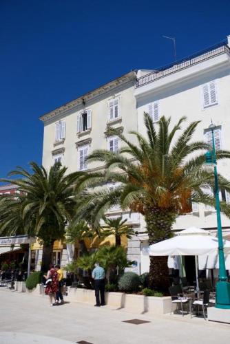 Ridzak Riva Rooms