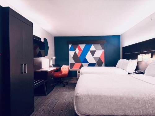 a hotel room with two beds and a desk at Holiday Inn Express Hotel & Suites Chester by IHG in Chester