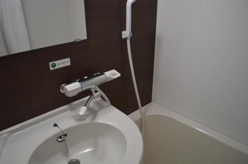 Phòng tắm tại Hotel Route-Inn Takaoka Ekimae
