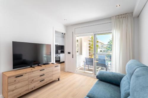 Charming 1-Bedroom Apartment with Pool in Lloret de Mar