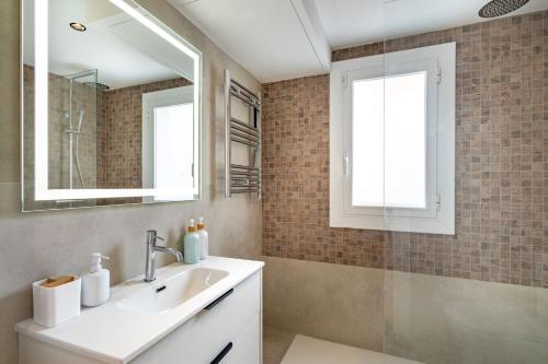 Charming 1-Bedroom Apartment with Pool in Lloret de Mar