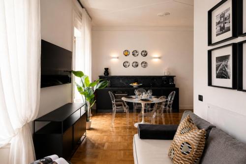 ComeCasa Sforza Chic Stay -10 Min Walk from DUOMO
