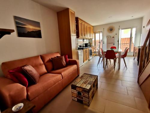 Sea View terrace, Beach 30m, Parking available, Air conditioning