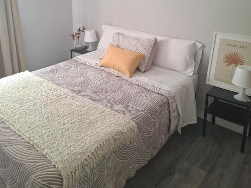 a bedroom with a bed with a pillow on it at Apartamento playa sada in Sada