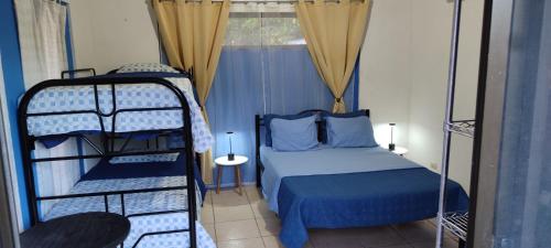 a bedroom with two bunk beds and a window at las cabinas del sueño in Nicoya
