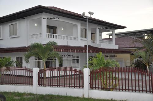 El edificio en el que está el departamento