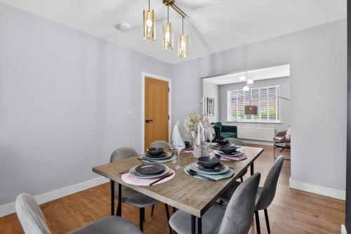 Close to Media City-Old Trafford - 5 Bedroom House photo 10