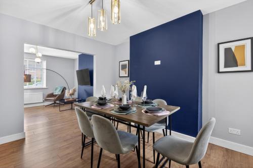 Close to Media City-Old Trafford - 5 Bedroom House photo 5