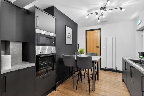 Close to Media City-Old Trafford - 5 Bedroom House photo 17