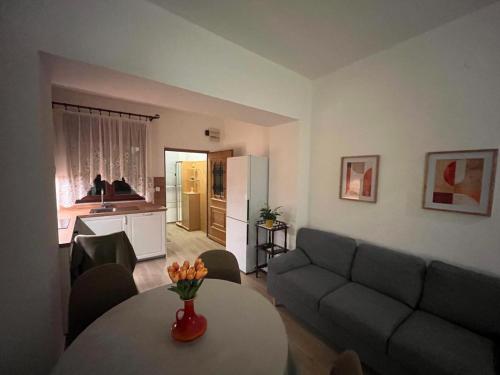 Apartment Malenko - Charming 2-Bedroom house near Old Town