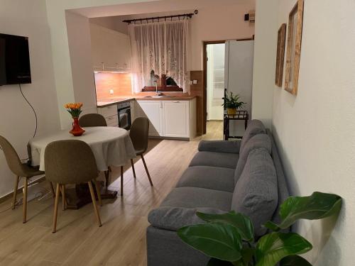 Apartment Malenko - Charming 2-Bedroom house near Old Town