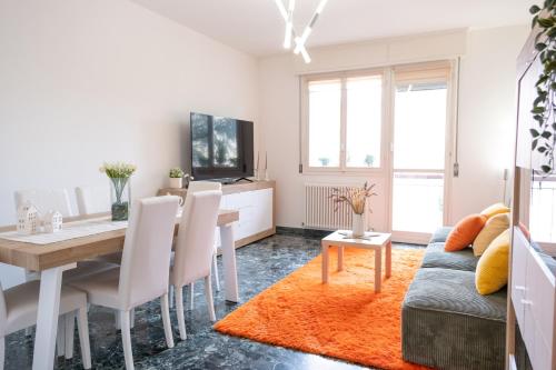 a living room with a table and a dining room at Landi 14 - Air Conditioning, Private Parking, Premium Sleep in Medicina