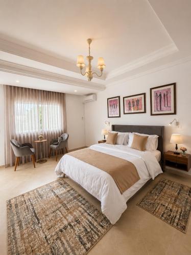a large bedroom with a large bed and a rug at Alya Residence in La Marsa
