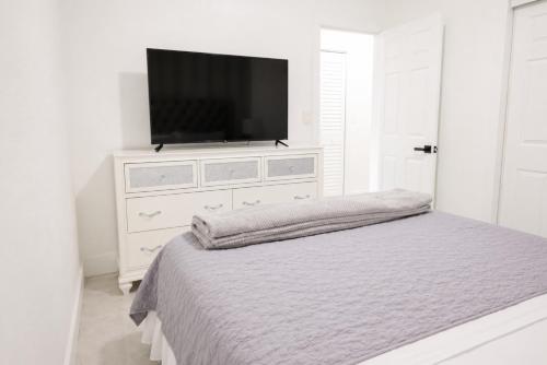 Miami 2BR Home l Jackson Hospital l Parking photo 35