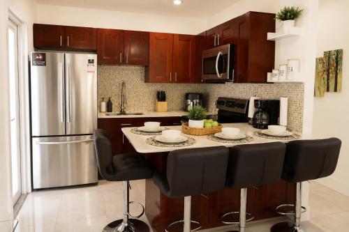 Miami 2BR Home l Jackson Hospital l Parking photo 17