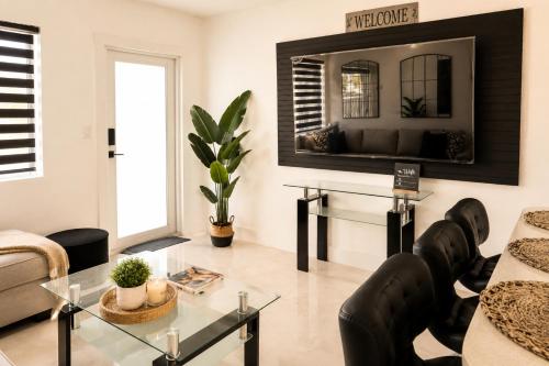 Miami 2BR Home l Jackson Hospital l Parking photo 6