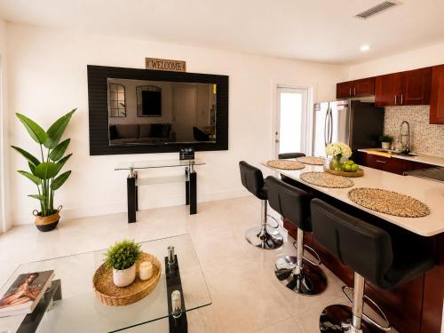 Miami 2BR Home l Jackson Hospital l Parking photo 5