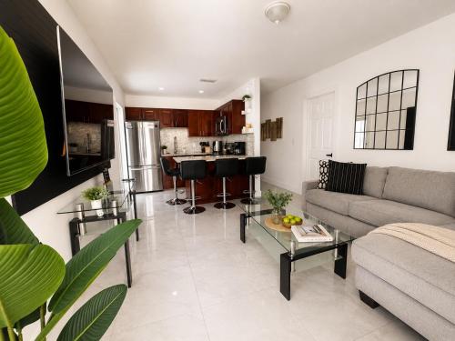 Miami 2BR Home l Jackson Hospital l Parking photo 16