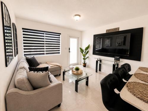 Miami 2BR Home l Jackson Hospital l Parking photo 14