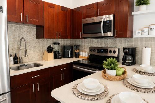 Miami 2BR Home l Jackson Hospital l Parking photo 20
