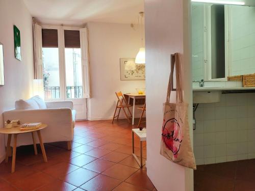 Cute 1 bedroom apt. Super central location. R.K